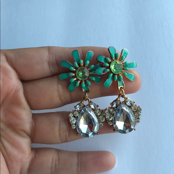 NWOT flower stud dangle drop earrings - Picture 4 of 4